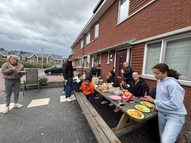Foto 5 van 5 bij het verslag van Buurtbbq/borrel