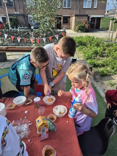 Foto 7 van 11 bij het verslag van Heel Sporenbuurt-West Bakt!