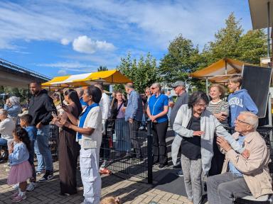 veel publiek voor de Chinese dansgroep